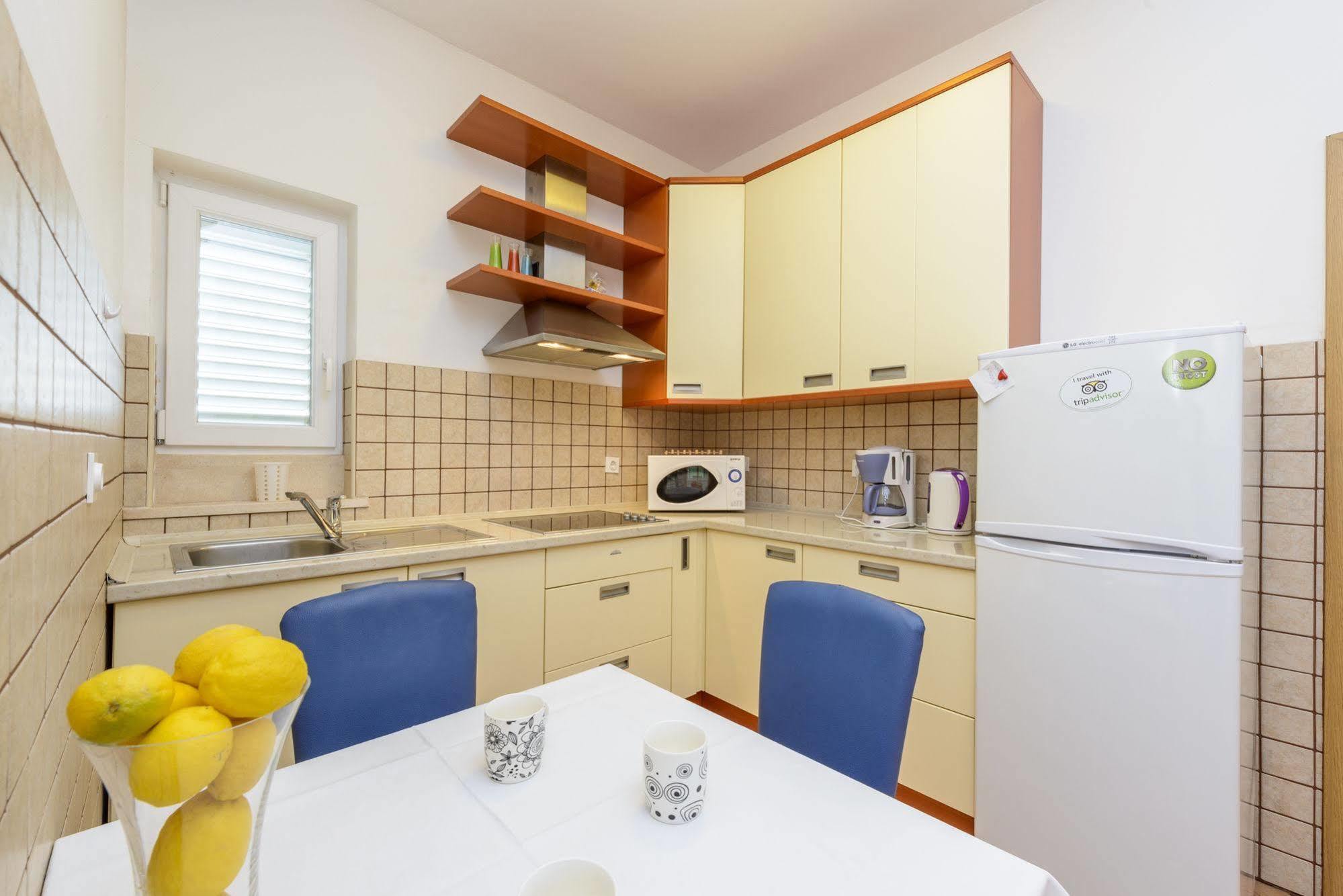 Готель Duplex Maria Di, Free Parking, Sea View Дубровник Екстер'єр фото